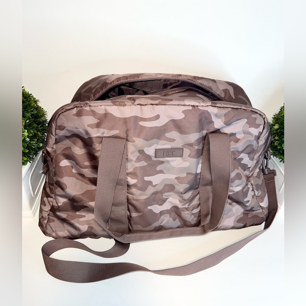 NEW GILRS JUNIORS CAMO MEDIUM SIZE PINK DUFFLE BAG - Picture 5 of 6